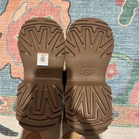 UGG Women's Tan Mules - Picture 6 of 9